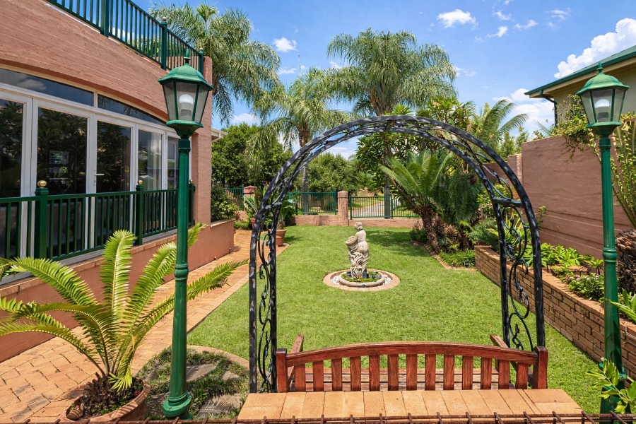 4 Bedroom Property for Sale in Caribbean Beach Club North West